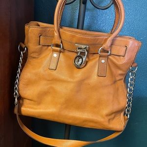 Authentic Michael Kors tan large tote good condition has a minor flaw see pic ..